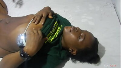 Baiser mon petit ami avant les cours du matin