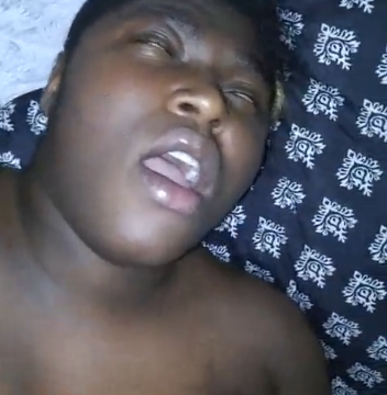 BBW-face-orgasm-while-I-finger-her-352x360